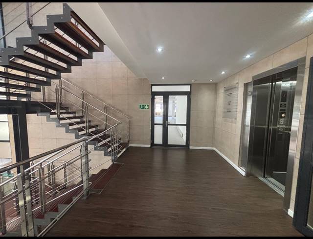 346M² OFFICE TO LET IN PLATTEKLOOF 3
